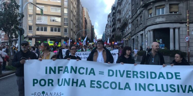 «No nos queda otra», el grito ahogado de las familias de Vigo que vuelven a la calle para exigir profesores