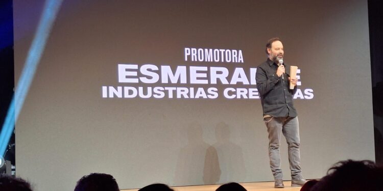 La viguesa Esmerarte recibe el galardón a la mejor promotora en los premios AUPA!