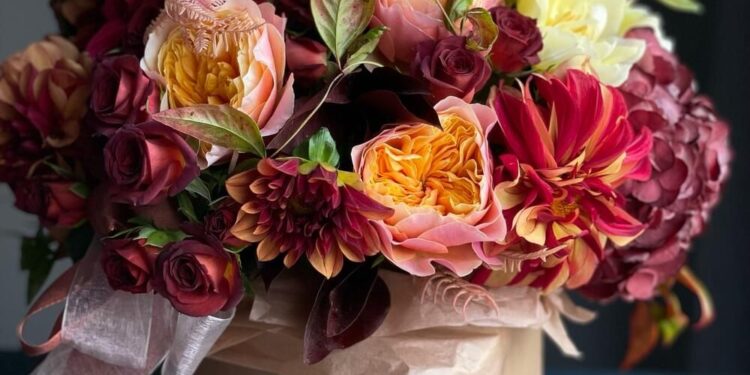 Arreglos creativos con tulipanes para bodas modernas en Barcelona