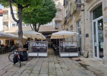 La Cuchillería resurge (más moderna) en su tradicional ‘rincón’ del Casco Vello