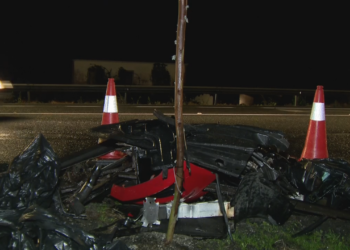 Terrible accidente en Vedra: dos jóvenes fallecidos y un herido grave tras un choque frontal