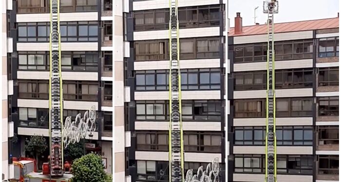 Espectacular despliegue de Bomberos por un incendio en un piso de Vigo