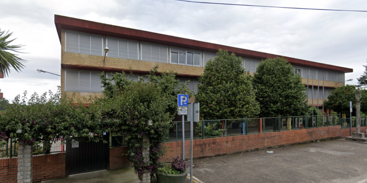 Evacuado un colegio de Vigo por una nube de gas tóxica