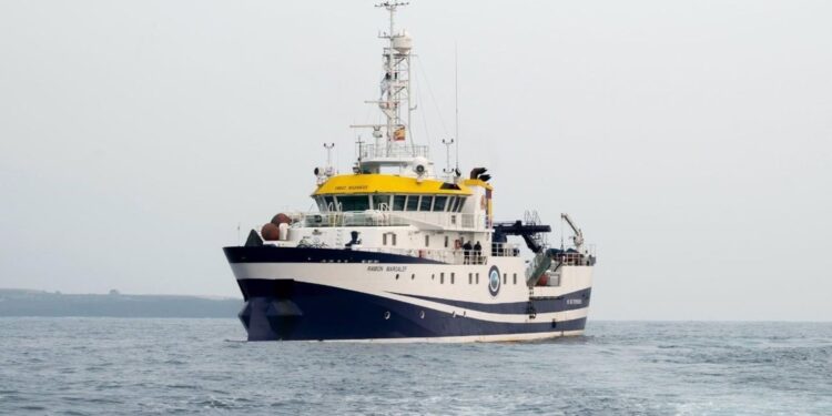 Un buque oceanográfico vigués parte hacia Valencia para ayudar en las tareas de búsqueda