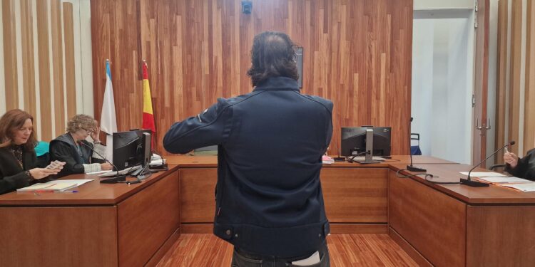 El empresario acusado de acosar a una empleada asegura que ella lo besó