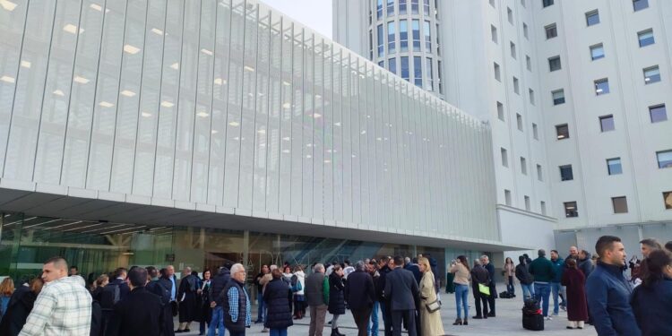 Se va al baño a fumar, salta la alarma y provoca el desalojo de la Ciudad de la Justicia