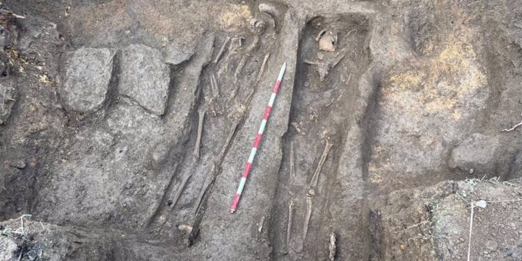 Encuentran los cuerpos de cuatro personas en la fosa de San Miguel de Cabreira