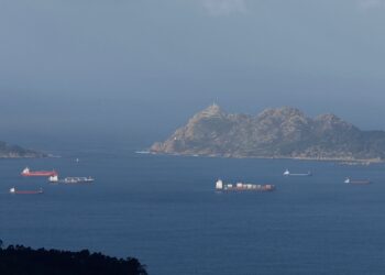 Alerta en el mar con «overbooking» en Cíes y (mucho) frío en tierra