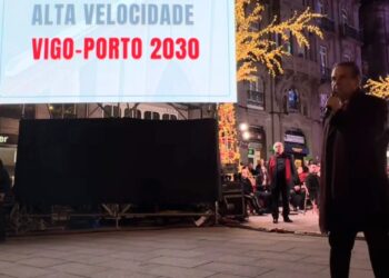 Caballero pincha de nuevo por el AVE: apenas 1.000 personas (bandas y Besteiro incluido) acuden a su concierto