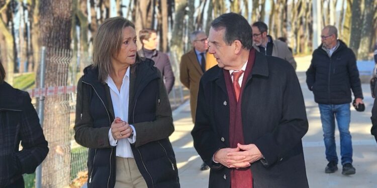 Innovadores bancos de residuos marinos y más plazas: así luce la nueva Avenida de Samil