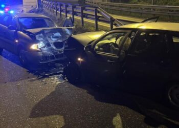 Tres heridos leves en un aparatoso accidente de tráfico en Redondela
