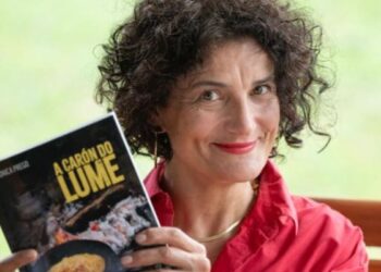 Mónica Prego firma «A carón do lume» y nos invita a un viaje culinario