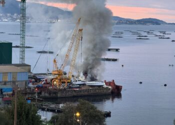 Alarma en la ría de Vigo por un incendio en un astillero