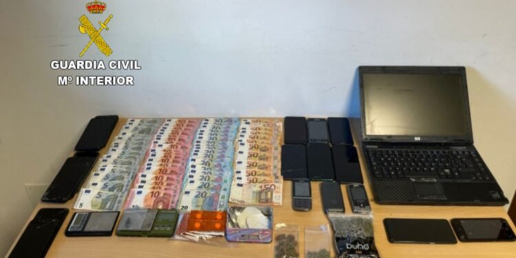 Las quejas vecinales llevan a la detención de dos hombres por tráfico de drogas