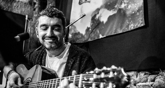 Mío Corvo aterriza en Vigo con su disco homónimo