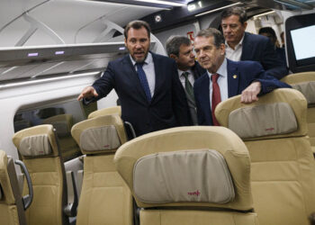 Caballero ve con «entusiasmo» la rectificación del Gobierno sobre el AVE Vigo-Oporto: «Ahora Portugal tiene la palabra»