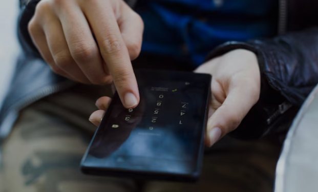 Detenido por robar un móvil de 1.400 euros que estaba en un carrito de bebé