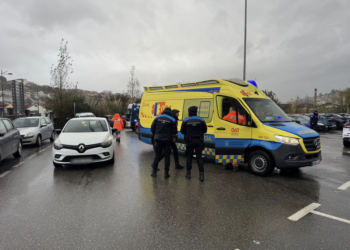 Herida grave una mujer en Vigo tras ser golpeada por un coche en un parking