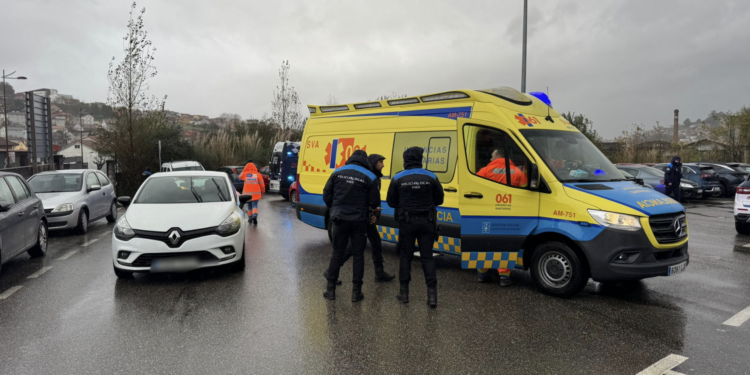 Herida grave una mujer en Vigo tras ser golpeada por un coche en un parking