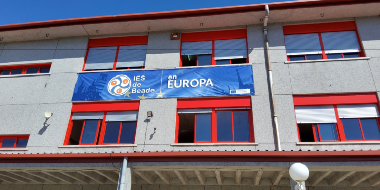 Un instituto de Vigo cumple un año sin agua potable y la Xunta urge soluciones al Concello