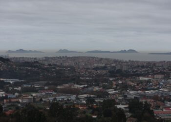 Critican el «sectarismo político» de Caballero: «hostil» con la Xunta y «dócil» con Sánchez