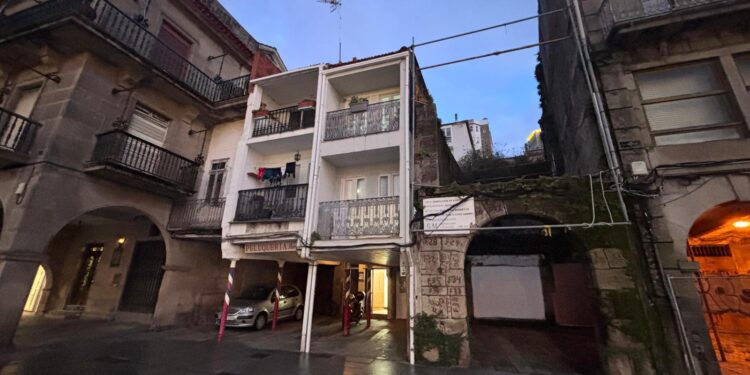 Avanza el objetivo de rehabilitar O Berbés: se compra un ‘agujero’ para levantar nuevas viviendas