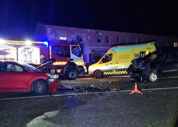 Tres heridos en Oia tras una colisión frontal entre dos coches