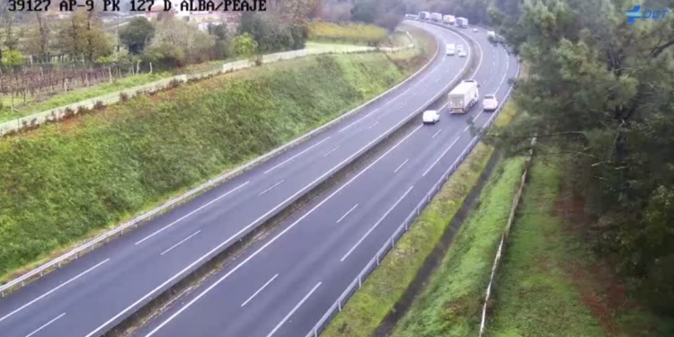 Problemas en la AP-9 tras la colisión entre dos camiones en Pontevedra