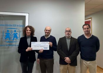 El Salón CarOutlet Vigo dona 3.220 euros a Aldeas Infantiles SOS Galicia