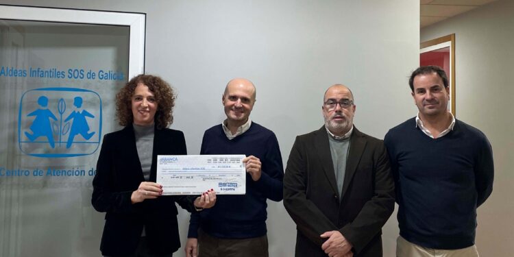 El Salón CarOutlet Vigo dona 3.220 euros a Aldeas Infantiles SOS Galicia
