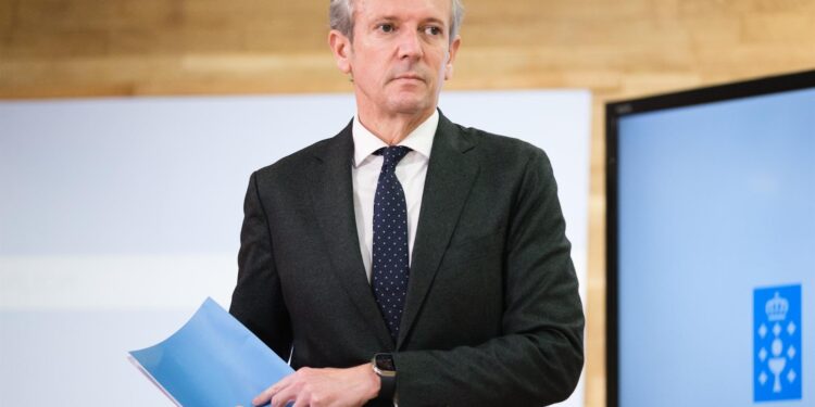 Rueda pide a Stellantis que garantice la actividad y el empleo en Vigo tras la marcha de Tavares