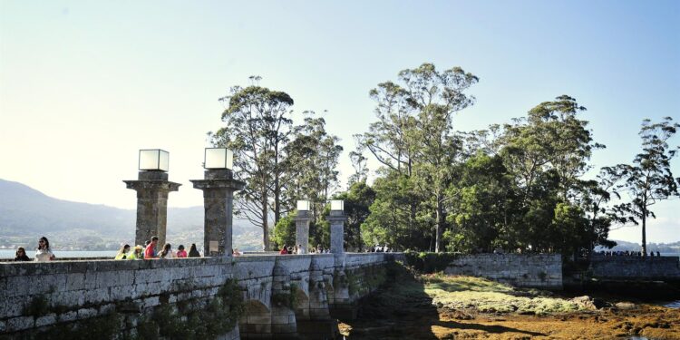 La Xunta defiende su gestión del disfrute «controlado» de San Simón