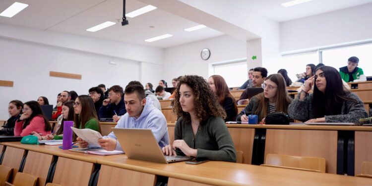 La UVigo consigue «récord de matrículas» en grado con más de 4.000 nuevos ingresos, un 105% de ocupación