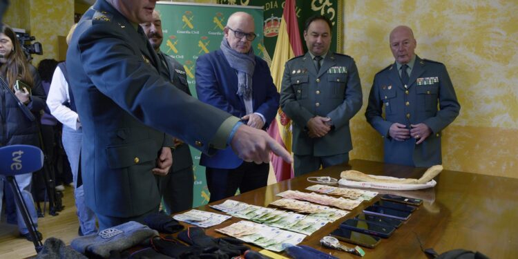 Un piso de Vigo, base de la banda itinerante que cometió varios robos con fuerza en viviendas gallegas