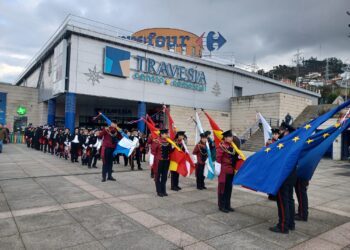 Rondalla en el Centro Comercial Travesía de Vigo en honor a los Reyes Magos de Oriente