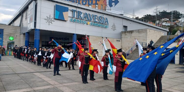 Rondalla en el Centro Comercial Travesía de Vigo en honor a los Reyes Magos de Oriente