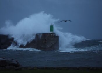 Ya está aquí la primera borrasca de 2025: alerta naranja por lluvia y viento