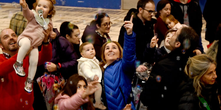 Cabalgata de Reyes Magos en el Ifevi, un éxito pese a las retenciones