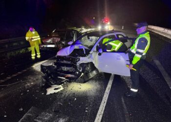 Accidente grave con tres heridos en la A55 provocado por un conductor en sentido contrario