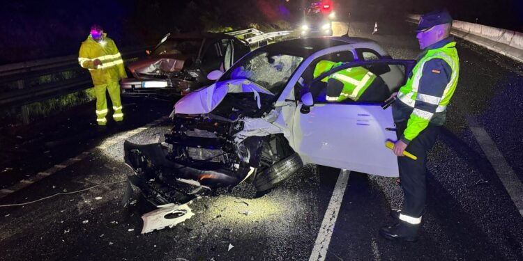 Accidente grave con tres heridos en la A55 provocado por un conductor en sentido contrario