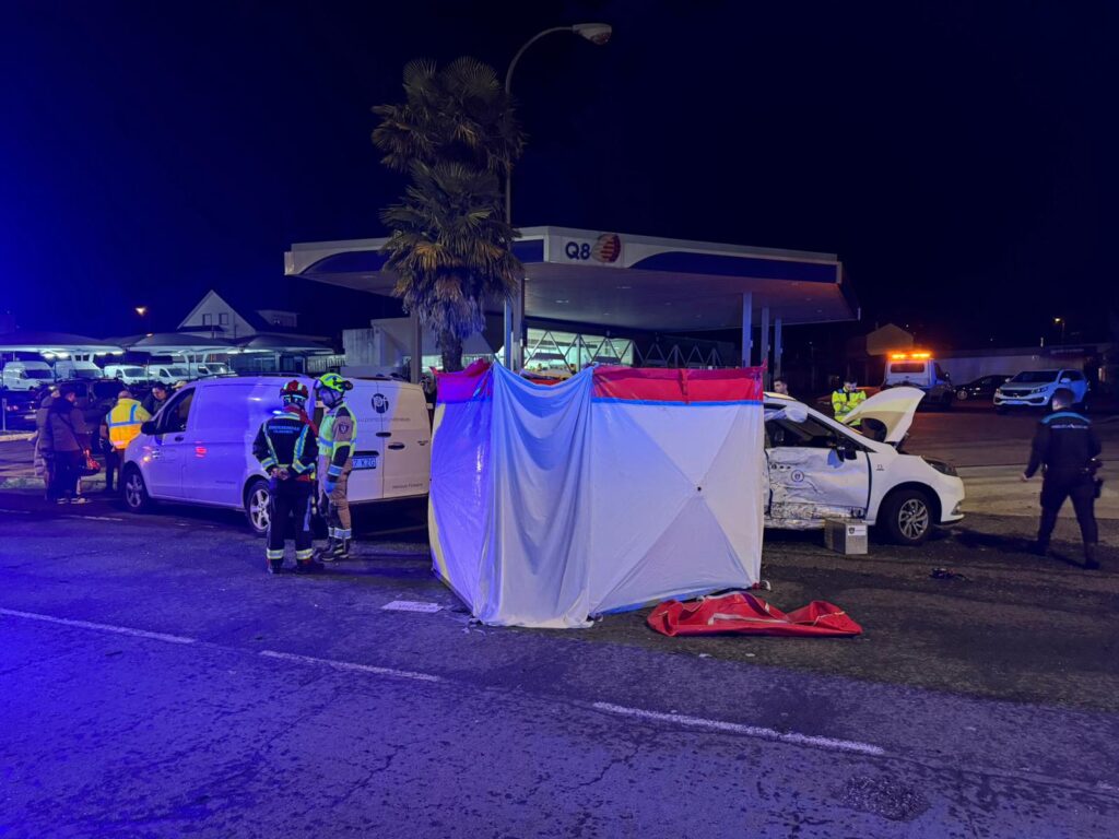 Un repartidor de Glovo muere al chocar su moto contra un taxi 