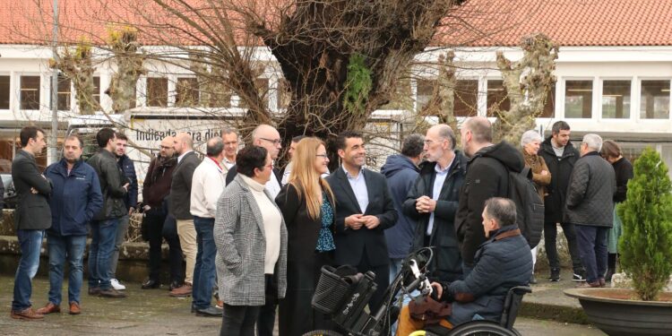 Comezan as obras de humanización da Praza de Sabarís