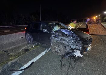 Aparatoso accidente en Vigo con cuatro heridos tras chocar un vehículo con otro averiado