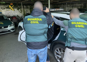 Detenido tras amenazar con una pistola y robar dos veces en un establecimiento de Tui