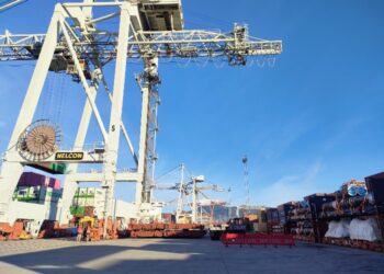 «Como buscar una aguja en un pajar»: El arduo trabajo de Aduanas y Guardia Civil contra el narcotráfico en Vigo