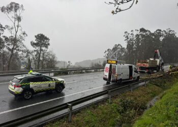 Borrasca «Herminia»: cortada la AP-9 en sentido Vigo tras caer un árbol y herido un guardia civil