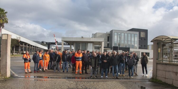 Empleados critican que Levantina «marche de Galicia» y «deje tiradas a 95 familias»