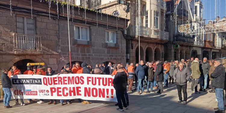 Los trabajadores de Levantina salen a la calle: «No dan opción. Dicen que la planta de O Porriño no les interesa»