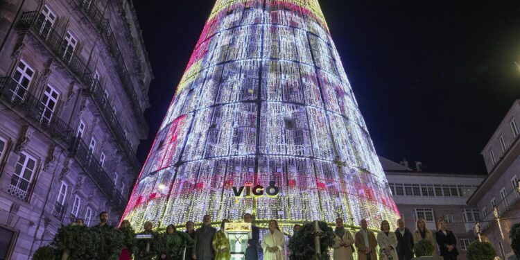 Vigo apaga «la mejor Navidad de la historia del mundo» con otro homenaje a Valencia y ya prepara las siguientes fiestas