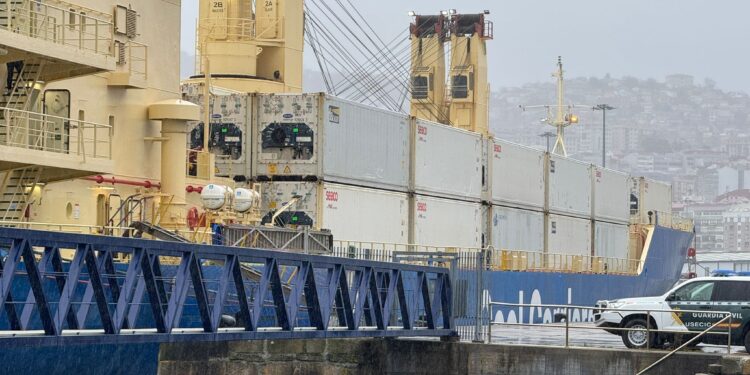 Continúa el registro del mercante atracado en Vigo en busca de droga